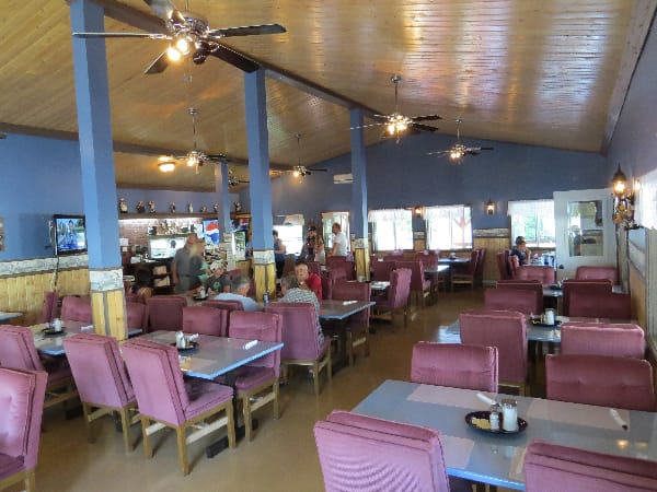 restaurant club brunet tables interieur