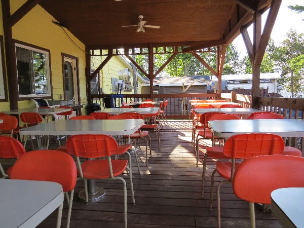 restaurant club brunet tablessur terrasse exterieur